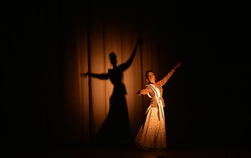 woman dancing